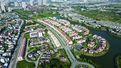Giá đất, giá nhà vẫn… “chơi trò đuổi bắt"