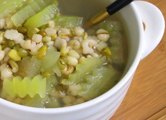 Vỏ dưa hấu nấu cùng 2 nguyên liệu này vừa chống say nắng lại giảm cân