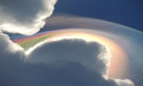 Xuất hiện mây cầu vồng đẹp tuyệt sắc ở Jamaica
