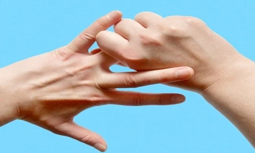 Chỉ với những cách nắm tay này, ai cũng bất ngờ với công dụng