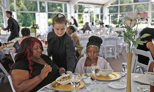 Đúng vào ngày cưới, cô dâu hủy hôn, làm điều ai ai cũng sốc