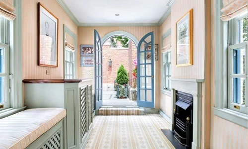 Kì lạ căn nhà đẹp như lâu đài, giảm giá tới 7 lần vẫn không ai mua