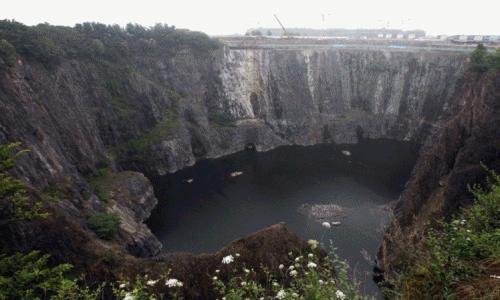 Từ hố rác bẩn thỉu... không ngờ lại thành cảnh thần tiên đến vậy