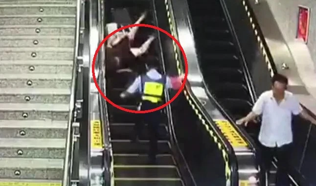 Video: Nữ cảnh sát phản ứng nhanh như cắt, cứu mạng cụ bà ngã thang cuốn