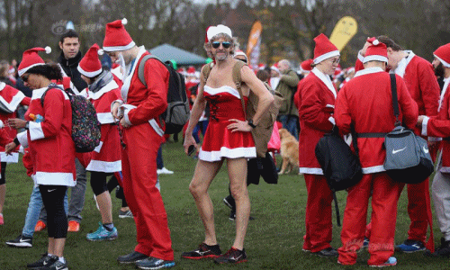 Lạ độc: Choáng kiểu từ thiện lạ lùng mang hình ảnh ông già Noel