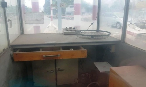 Cận cảnh những trạm thu phí bỏ hoang ở Sài Gòn