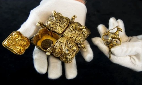 Dọn gác xép, tìm thấy siêu báu vật giúp đổi đời sau một đêm