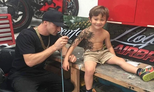 Chuyện lạ hôm nay: "Sốc" xăm hình cho trẻ em... và dụng ý đẹp