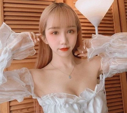 Hot girl dạy cách khoe dáng triệt để khi diện đồ trễ nải, gợi cảm