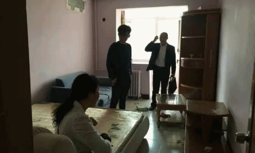 Cặp đôi mua nhà bị chê tơi tả và điều kỳ tích sau đó...