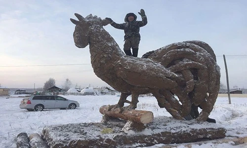 Chuyện lạ hôm nay: Độc đáo nghệ thuật làm từ... phân bò