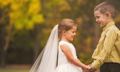 Sự thật sau đám cưới cô bé 5 tuổi và cậu bé 6 tuổi