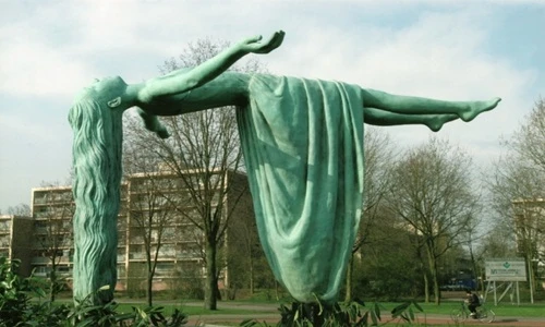 Bất ngờ sau những hình ảnh độc lạ ngang nhiên thách thức trọng lực