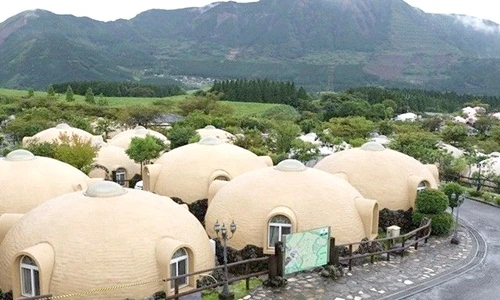 Phát minh độc: Nhà chống động đất từ... ngực phụ nữ