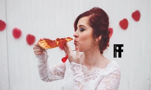 Không tin vào tình yêu, cô dâu trẻ làm điều ai ai cũng sốc