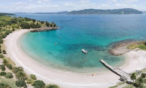 Mẹ chi bộn tiền mua cả hòn đảo tặng con... như món đồ chơi