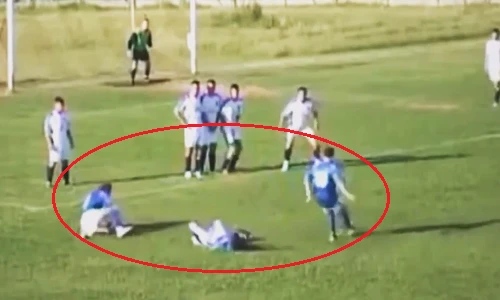 Top 10 pha dàn xếp đá phạt lỗi hài hước nhất lịch sử