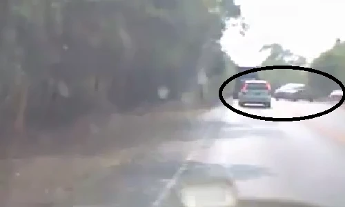 Kinh hoàng hai xe đấu đầu nát bét vì lỗi của người khác