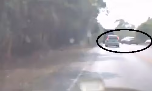 Kinh hoàng hai xe đấu đầu nát bét vì lỗi của người khác