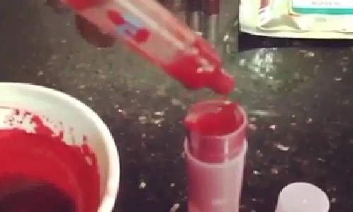 Cận cảnh quy trình tự làm son không chì giá rẻ