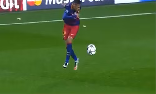 Những pha xử lý bóng ngẫu hứng đẹp mê hồn