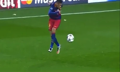 Những pha xử lý bóng ngẫu hứng đẹp mê hồn