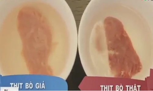 Kinh hãi thịt bò giả chuyển màu trắng nhợt sau khi rửa