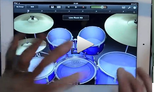 Chàng trai chơi trống trên iPad cực điêu luyện