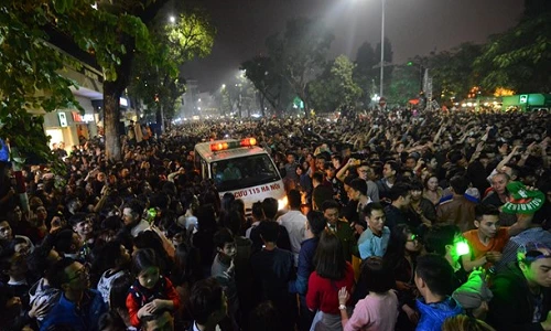 Những hình ảnh “xấu xí” trong đêm giao thừa 2017 