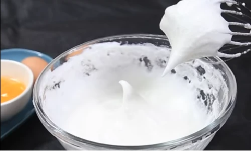 Cách đánh bông lòng trắng trứng bằng tay đơn giản