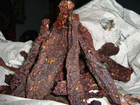 Rùng rợn công nghệ sản xuất thịt bò khô từ phổi thối