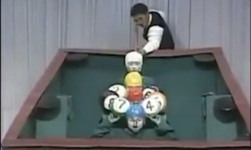 Không tin vào mắt mình khi xem pha đánh bi-a "thần thánh"