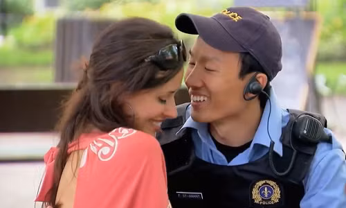 Nữ đạo chích quyến rũ cảnh sát để thoát tội gây ngỡ ngàng