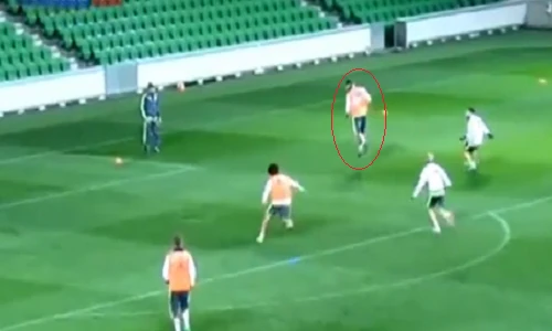 Kỹ thuật chuyền bóng bằng lưng đỉnh cao của Cristiano Ronaldo