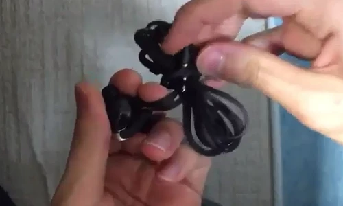 Hướng dẫn quấn tai nghe nhanh gọn trong vài nốt nhạc