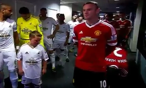 Những tình huống hài hước nhất vòng 4 Ngoại hạng Anh