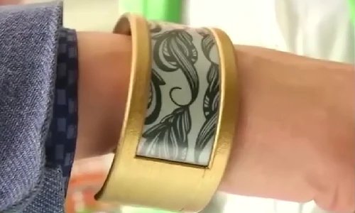 Vòng tay thông minh thay đổi hoa văn theo sở thích