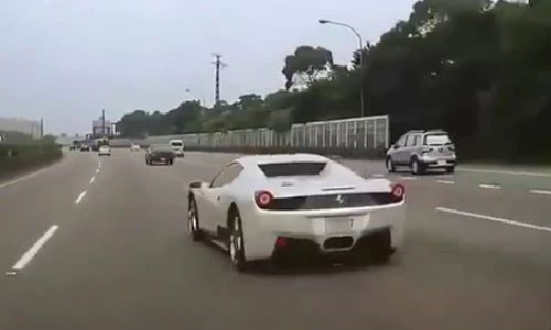 Hậu quả ghê rợn khi siêu xe lọt vào tay xế điên