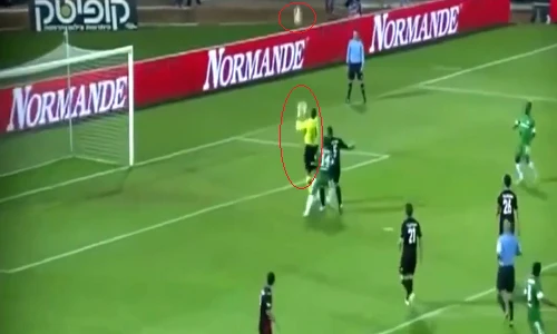 Cười té ghế với những pha xử lý bóng như diễn hài