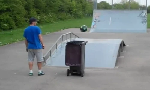 Những màn biểu diễn có một không hai với trái bóng