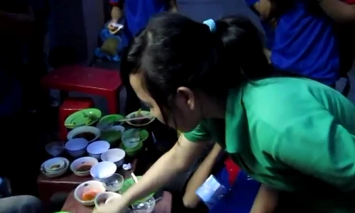 Chân dung cô gái tính tiền nhanh như máy gây xôn xao