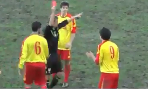 Top 10 pha ghi bàn nhận thẻ đỏ hài hước nhất