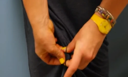 Mẹo giúp phụ nữ mặc váy đạp xe không “lộ hàng“