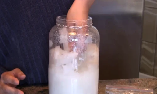 Xem nước biến thành băng kỳ lạ trong chớp mắt