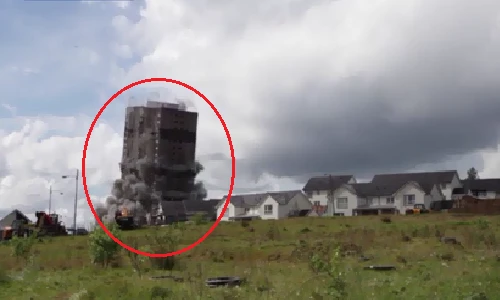 Choáng ngợp chung cư cao 72m bị đánh sập trong 3 giây 