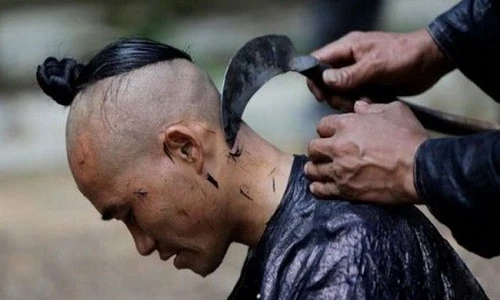 Sặc cười với tiệm cắt tóc có “1-0-2” trên thế giới