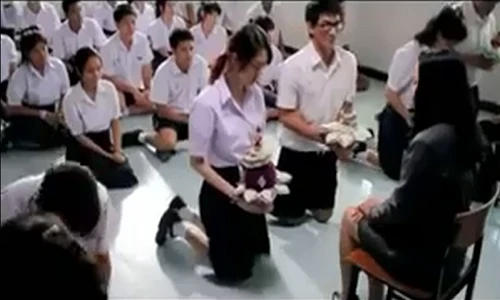 Video xúc động nghẹn ngào về tình thầy trò