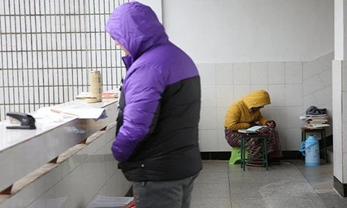 Xem kiểu ôn thi bá đạo này, thầy có chấm điểm "nơi tay"?