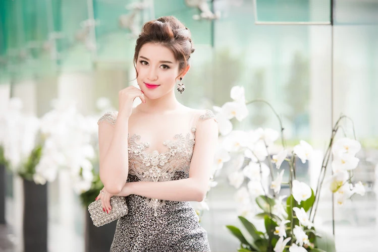 Vai diễn gợi cảm ít biết của Á hậu Huyền My thời là hotgirl