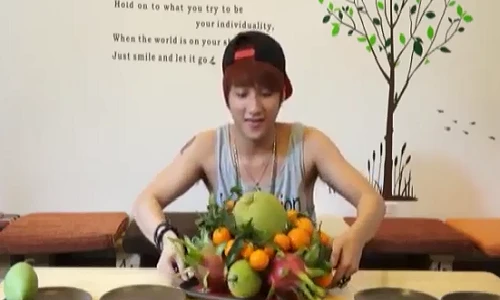 Xem Sơn Tùng M-TP hướng dẫn bày mâm ngũ quả ngày Tết